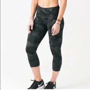 Zyia camo crops